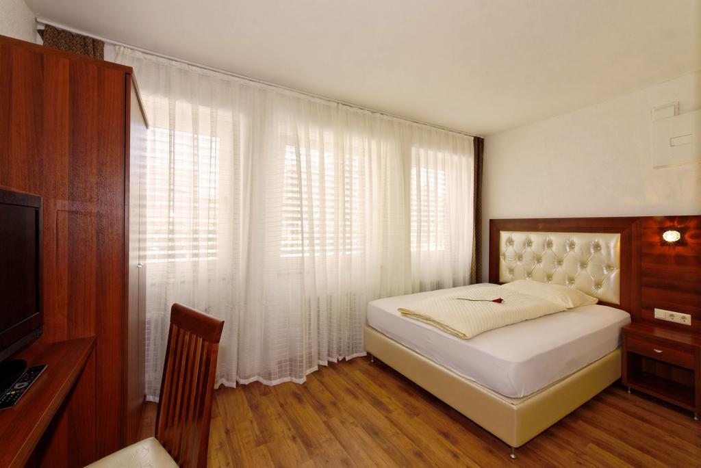 Zum Ziel Hotel Grenzach-Wyhlen Bei Basel الغرفة الصورة